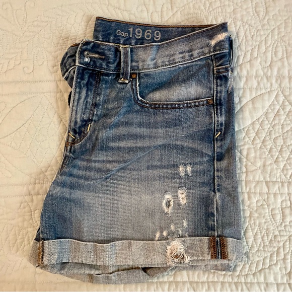 Gap Distressed Denim Shorts - Picture 2 of 4
